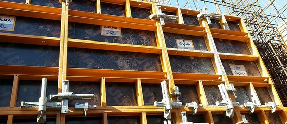 Cleștele de prindere pentru conectarea panourilor